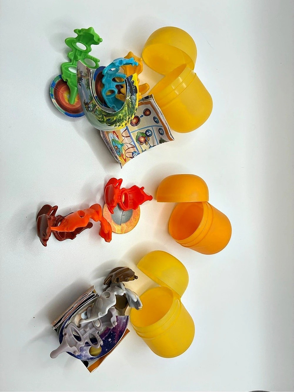 Kinder Assorted Mini Figure Playset in Yellow & Multicolor